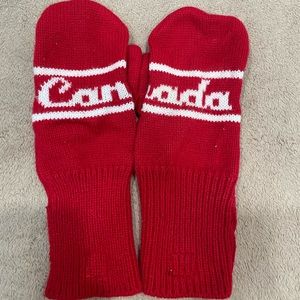 Canada red mittens